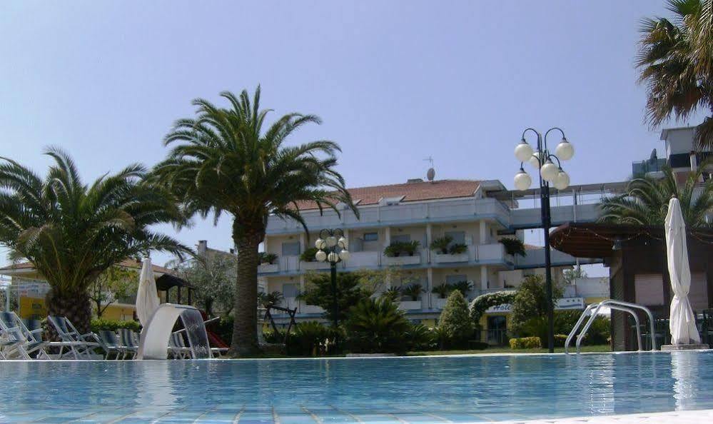 רוזטו דליי אברוצי Hotel Marina מראה חיצוני תמונה
