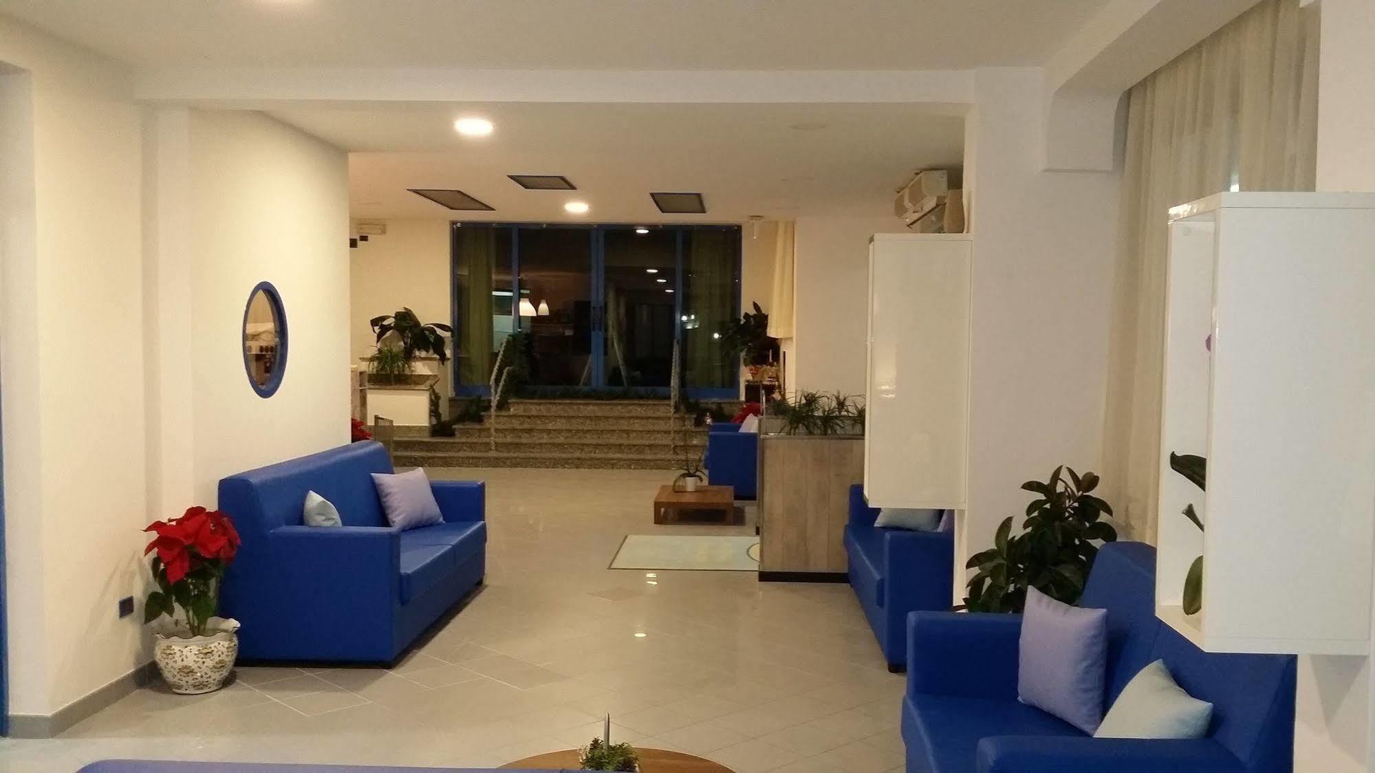 רוזטו דליי אברוצי Hotel Marina מראה חיצוני תמונה