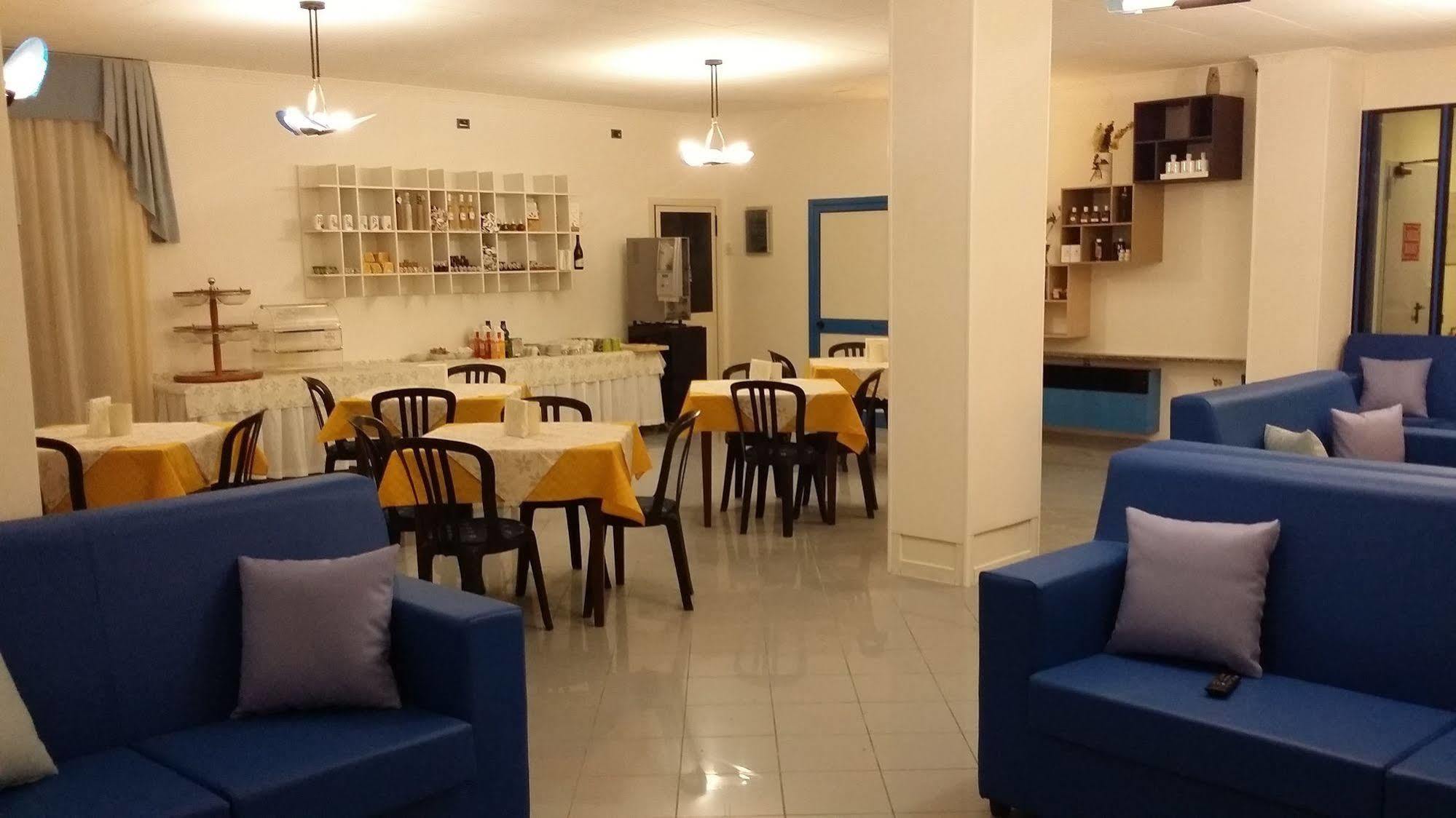 רוזטו דליי אברוצי Hotel Marina מראה חיצוני תמונה